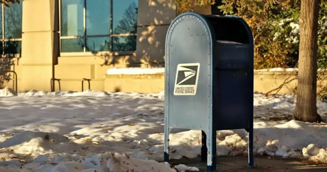 USPS Priority Mail vs Ground Advantage: When to Use Each