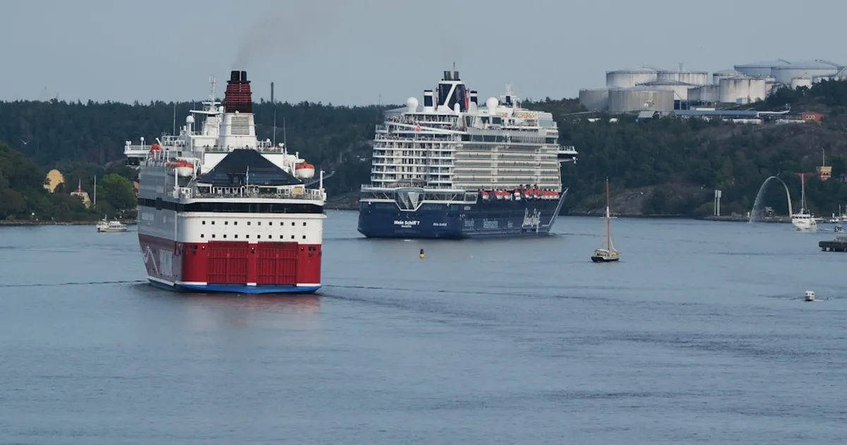 Peak Season Surcharges 2026: UPS, FedEx, and DHL Guide